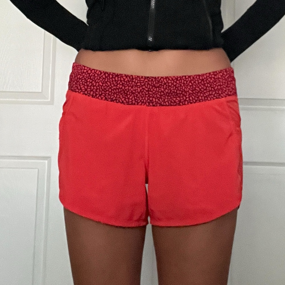 Lululemon Hotty Hot Coral Shorts Size 4